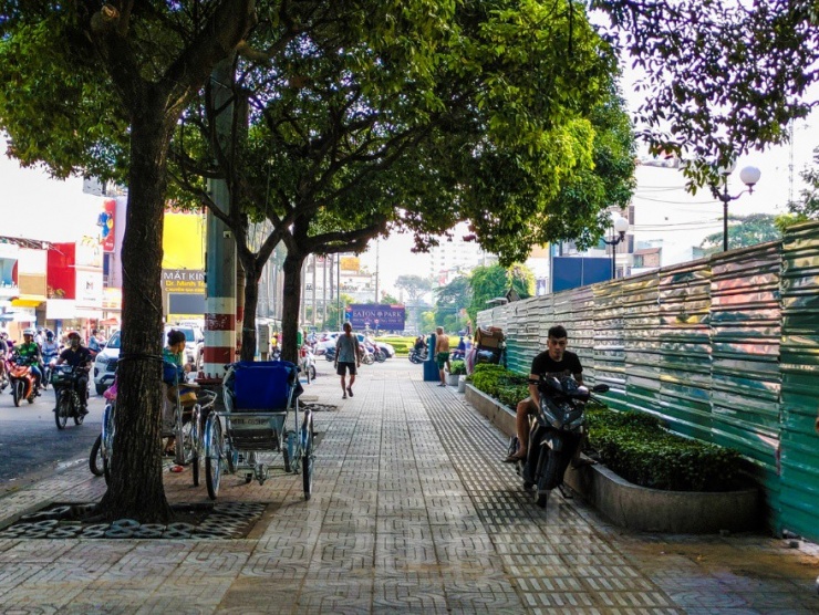 Khu vực Ngã 6 Cộng Hòa, nơi tiếp giáp nhiều tuyến đường chính thường xuyên đông đúc người, xe qua lại.