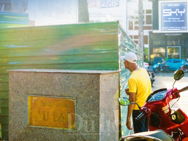 Hiện cụm tượng đã lắp đặt vào đúng vị trí trung tâm.