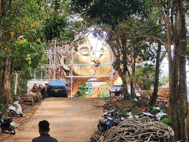 CLIP: Sẽ xử lý khu du lịch "càng xử phạt, càng vi phạm" trên núi Điện Tiên ở Phú Quốc - 1