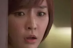 Em trai đi làm xa, đến thăm em dâu tôi đứng không vững khi nhìn cảnh tượng trong nhà tắm