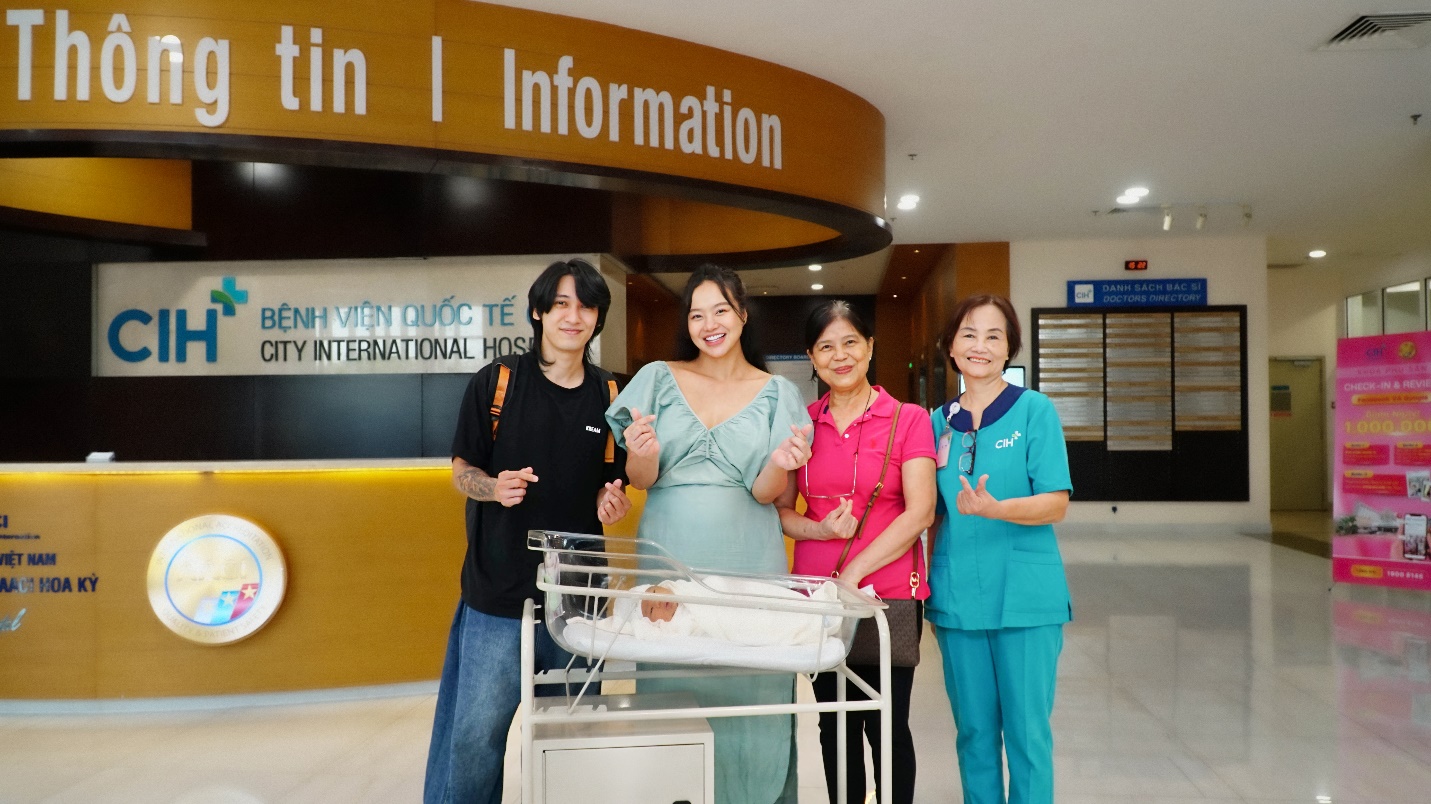 Tronie và Kiều Ngân đặc biệt gửi lời cảm ơn đến đội ngũ y bác sĩ đã chăm sóc tận tình giúp cho Ngân vượt cạn an toàn và Dino khỏe mạnh, kháu khỉnh