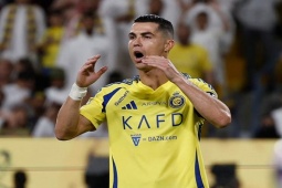 Ronaldo bị bác sĩ thẩm mỹ kiện vì nợ 1,3 tỷ đồng