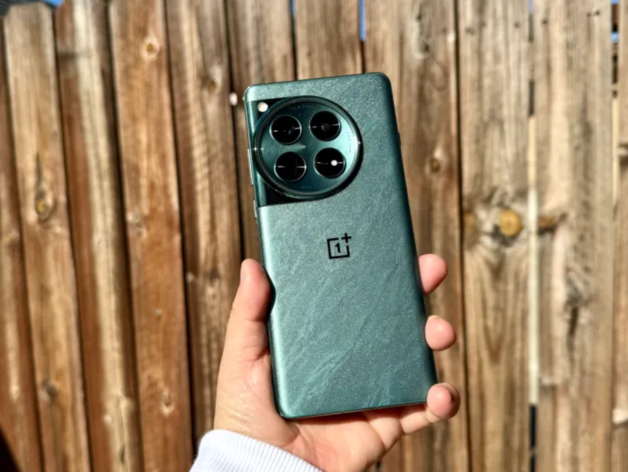 OnePlus 12.