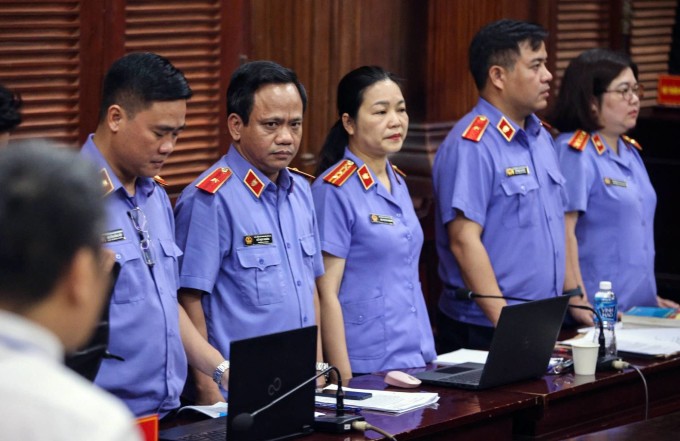 Đại diện VKS tại tòa. Ảnh: Quỳnh Trần