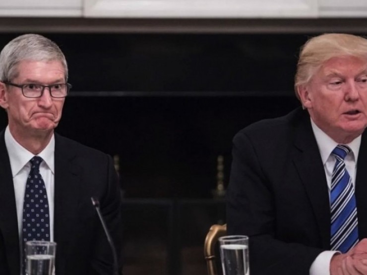 Tim Cook đã thuyết phục Donald Trump giúp Apple như thế nào?