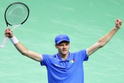 Sinner san bằng kỷ lục đỉnh cao của Federer, vô địch Davis Cup vẫn lo điều này