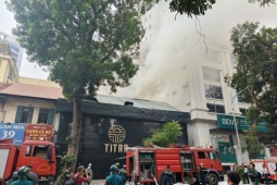 Tin tức trong ngày - Hà Nội: Đang cháy quán Titan trên đường Hai Bà Trưng