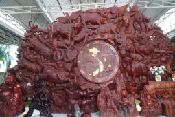 Thị trường - Tiêu dùng - Chiêm ngưỡng gốc dầu 300 tuổi đã được điêu khắc, giá 16 tỷ đồng