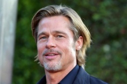 Thực hư hình ảnh tài tử Brad Pitt đổ gục, nằm bất động trên đường đua