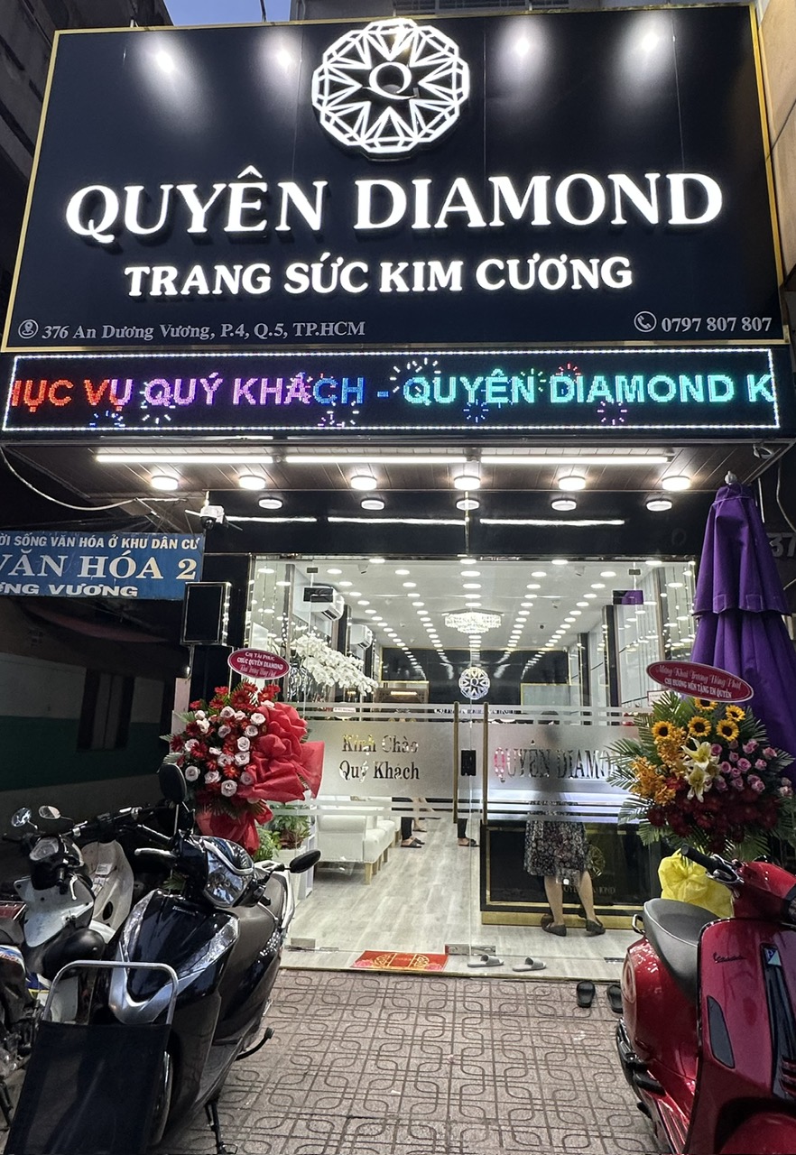 Quyên Diamond trang bị những công nghệ kiểm tra kim cương hiện đại, mang lại sự an tâm cho khách hàng