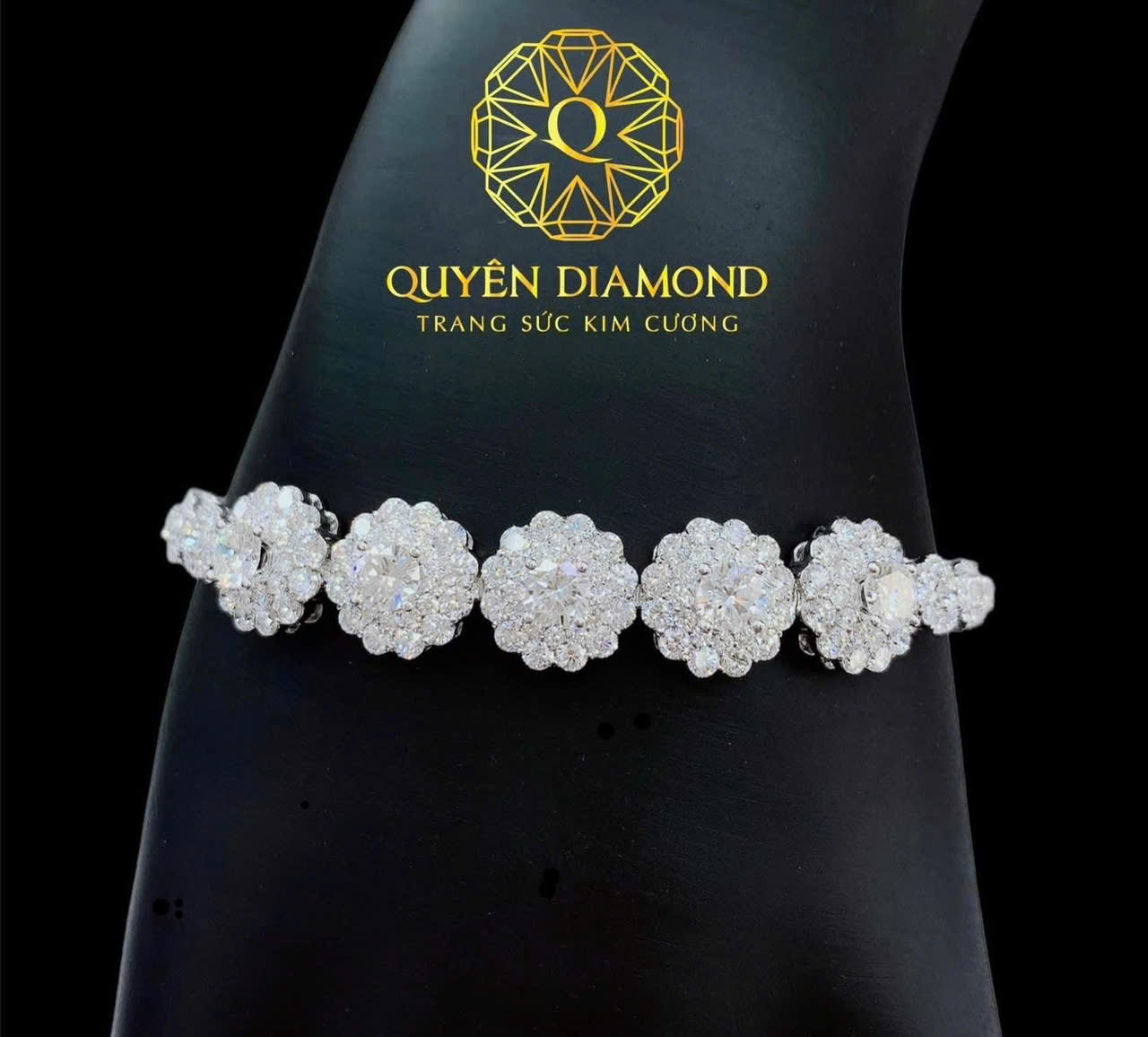 Một địa chỉ bán kim cương uy tín sẽ mang đến cho bạn giá trị vượt thời gian