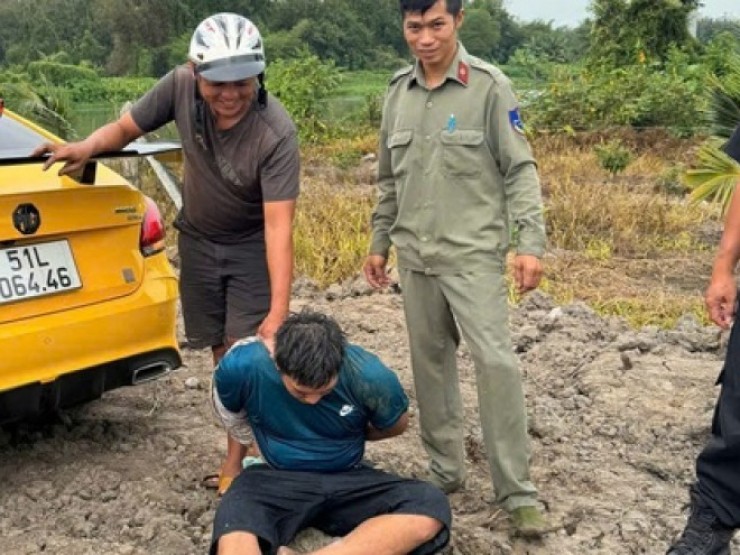 Bị CSGT truy đuổi 20 km, đối tượng liều mình nhảy xuống sông