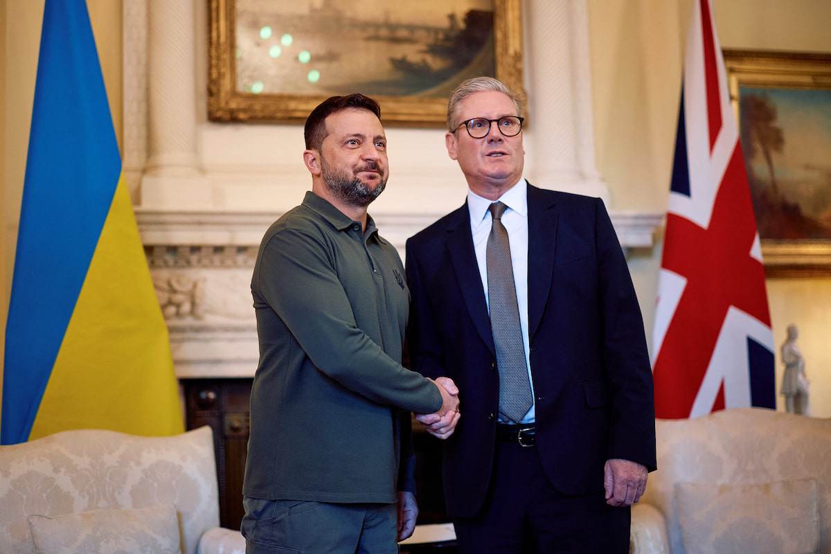 Tổng thống Ukraine Volodymyr Zelensky gặp Thủ tướng Anh Keith Starmer khi có chuyến thăm London vào tháng 7/2024. Ảnh: Reuters.