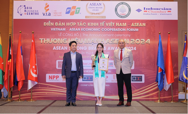 Nha khoa Singae nhận giải thưởng Top 10 thương hiệu mạnh ASEAN tại Singapore 2024