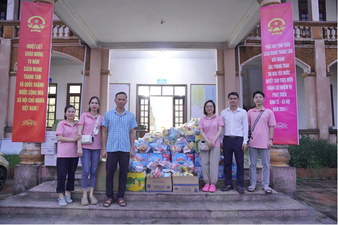 Nha khoa Singae tặng quà đồng bào mùa lũ 2024&nbsp;