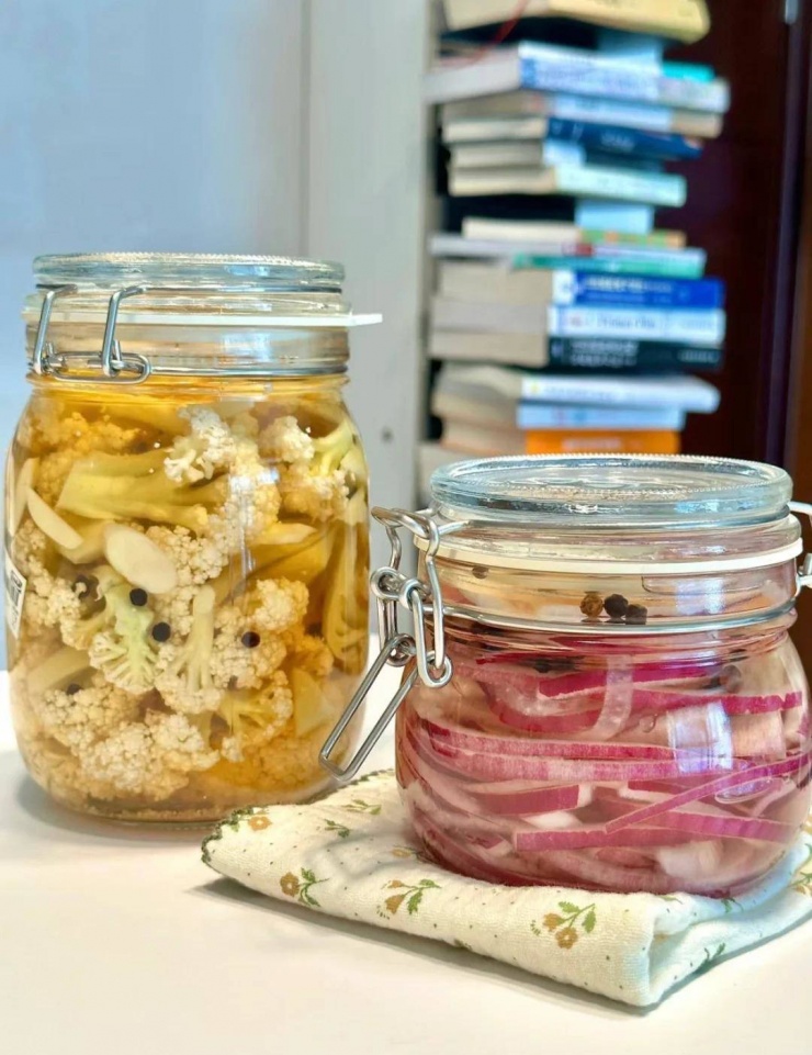 Cách làm hành tây ngâm giấm khá đơn giản và dễ làm.