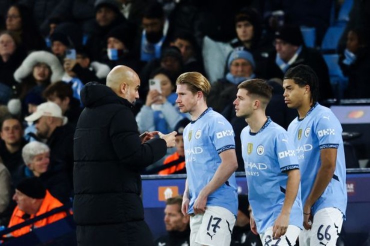 Pep Guardiola thay liền 3 cầu thủ