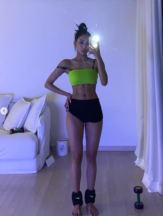 Sắc vóc nóng bỏng của Moon Gabi.