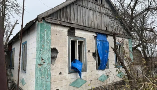 Một căn nhà ở Zaporizhia bị hư hại nặng sau đòn không kích mà Ukraine quy là do Nga làm. Ảnh: CƠ QUAN DỊCH VỤ KHẨN CẤP NHÀ NƯỚC UKRAINE