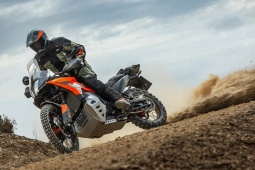 Thế giới xe - KTM 790 Adventure 2025 trình làng: &quot;Lên đời&quot; nhiều trang bị hiện đại, đảm nhận vai trò mới!