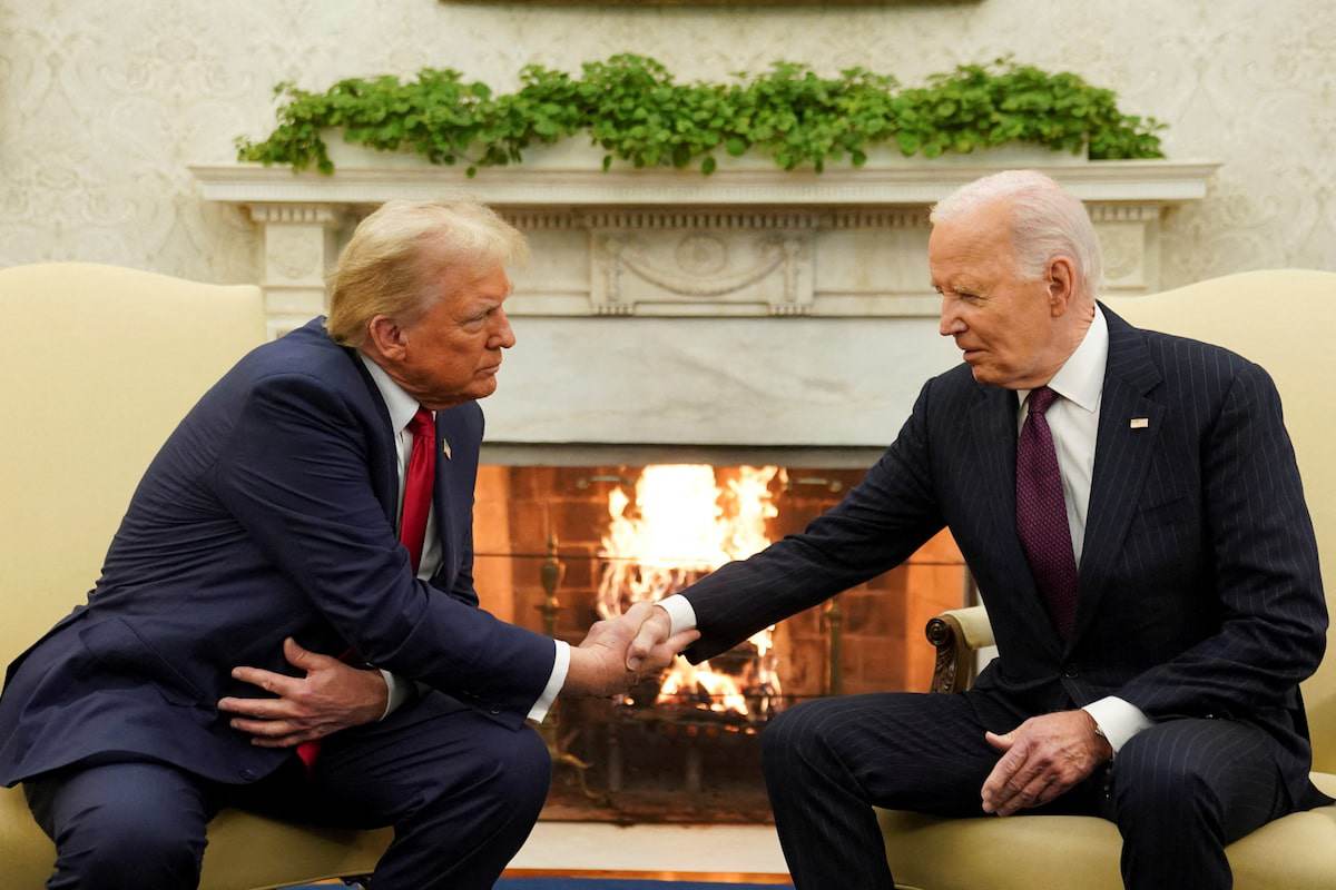 Ông Trump gặp Tổng thống sắp mãn nhiệm Joe Biden ở Nhà Trắng cách đây hai tuần. Ảnh: Reuters.