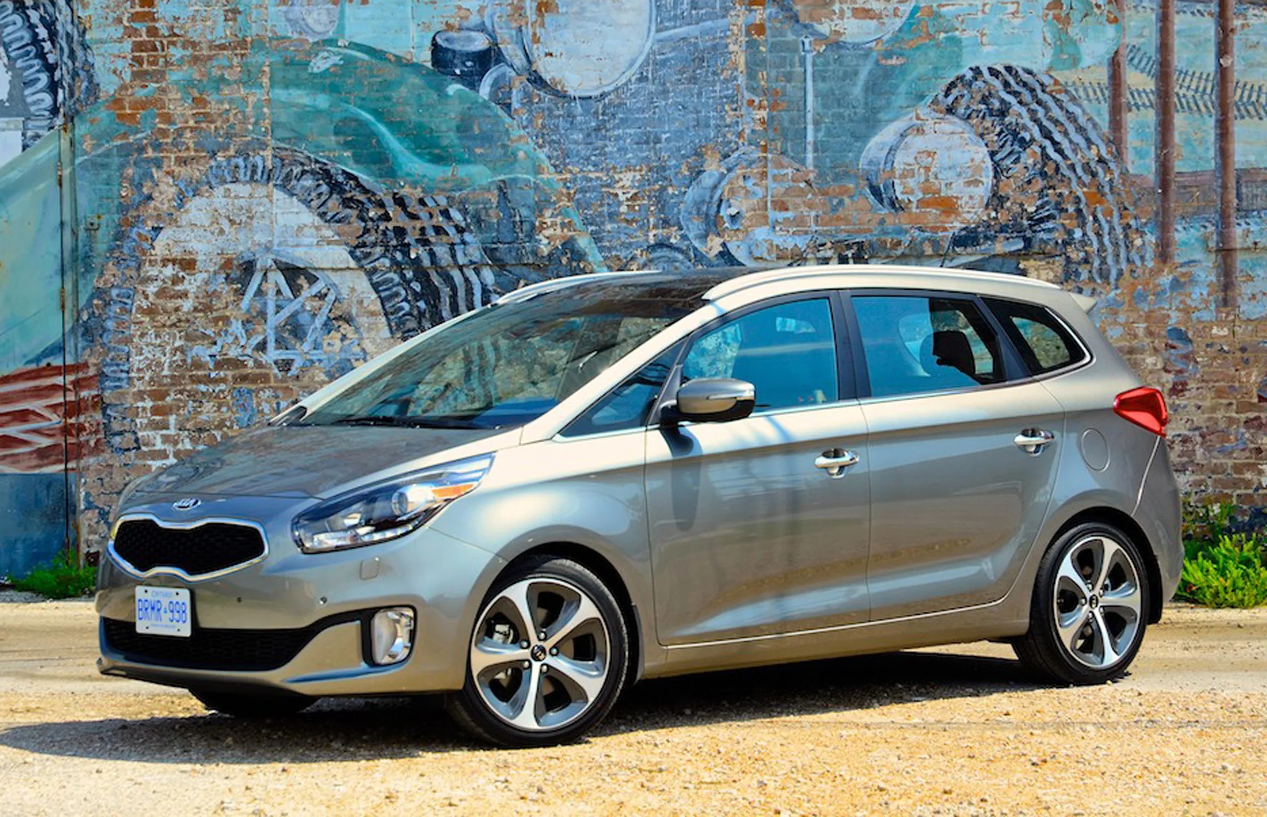 Kia Rondo có kích thước nhỏ gọn, giúp xe di chuyển linh hoạt.