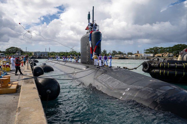 Tàu USS Minnesota đến Đảo Guam hôm 26/11. (Ảnh: Hải quân Mỹ)