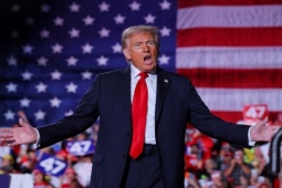 Đội ngũ ông Trump thảo luận khả năng mở “chiến dịch quân sự” ở nước láng giềng