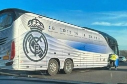 Xe bus của Real Madrid gặp tai nạn, đâm vào xe tải trên đường cao tốc