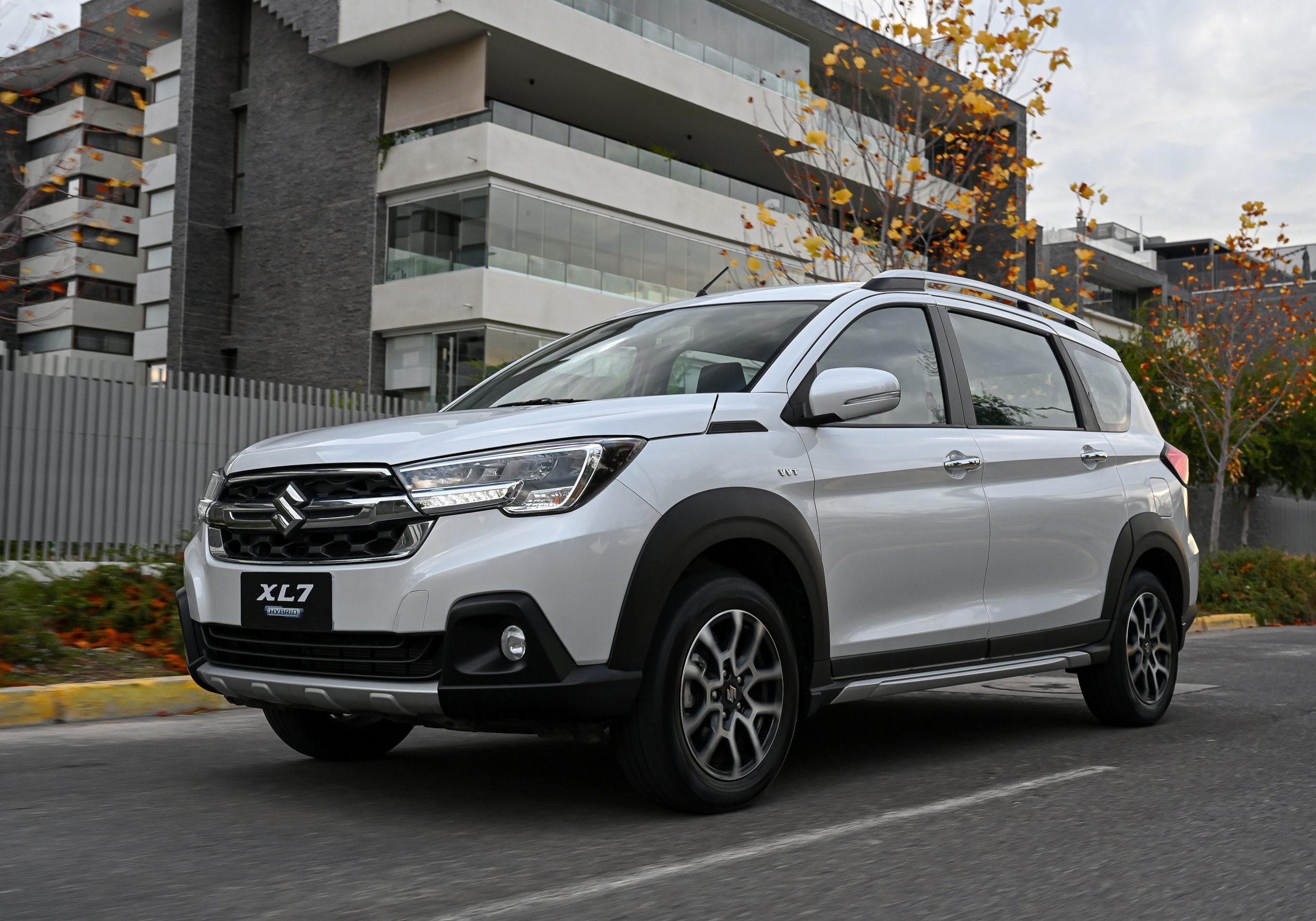 Suzuki XL7 mang phong cách thể thao, thực dụng.