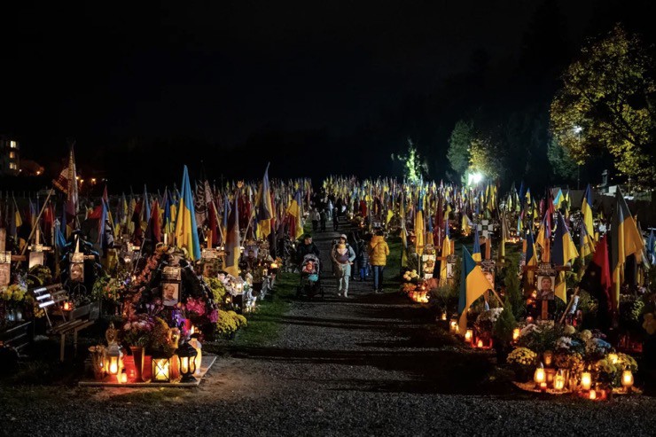 Một nghĩa trang binh sĩ Ukraine thiệt mạng trong xung đột với Nga. Ảnh: Global Images Ukraine.