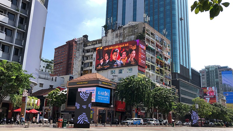 Dàn “sao hạng A” của K+ xuất hiện trên siêu màn hình LED tại phố đi bộ hot nhất Sài Gòn