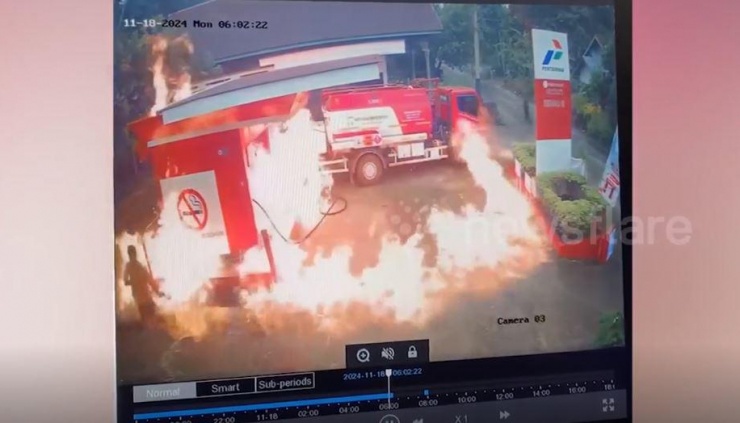 Trạm xăng bất ngờ bốc cháy ngùn ngụt.