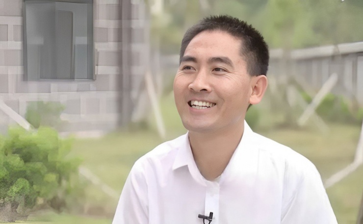 Câu chuyện cậu bé nghèo hiếu học, hiếu thảo với mẹ làm lay động hàng trăm triệu cộng đồng mạng Trung Quốc. Ảnh: The Paper.