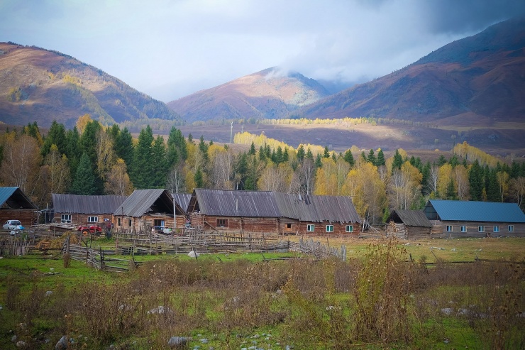 Vạn sắc thu vàng ở làng cổ Tân Cương, khách thích thú tận hưởng từng giây - 10