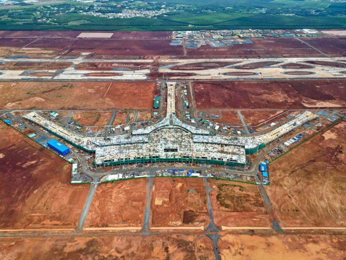 Diện mạo nhà ga sân bay Long Thành sau một năm thi công, tháng 8/2024. Ảnh: Phước Tuấn - Quỳnh Trần
