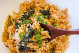 Ẩm thực - Mẹo rang cơm kiểu Hàn nhanh và ngon với rong biển