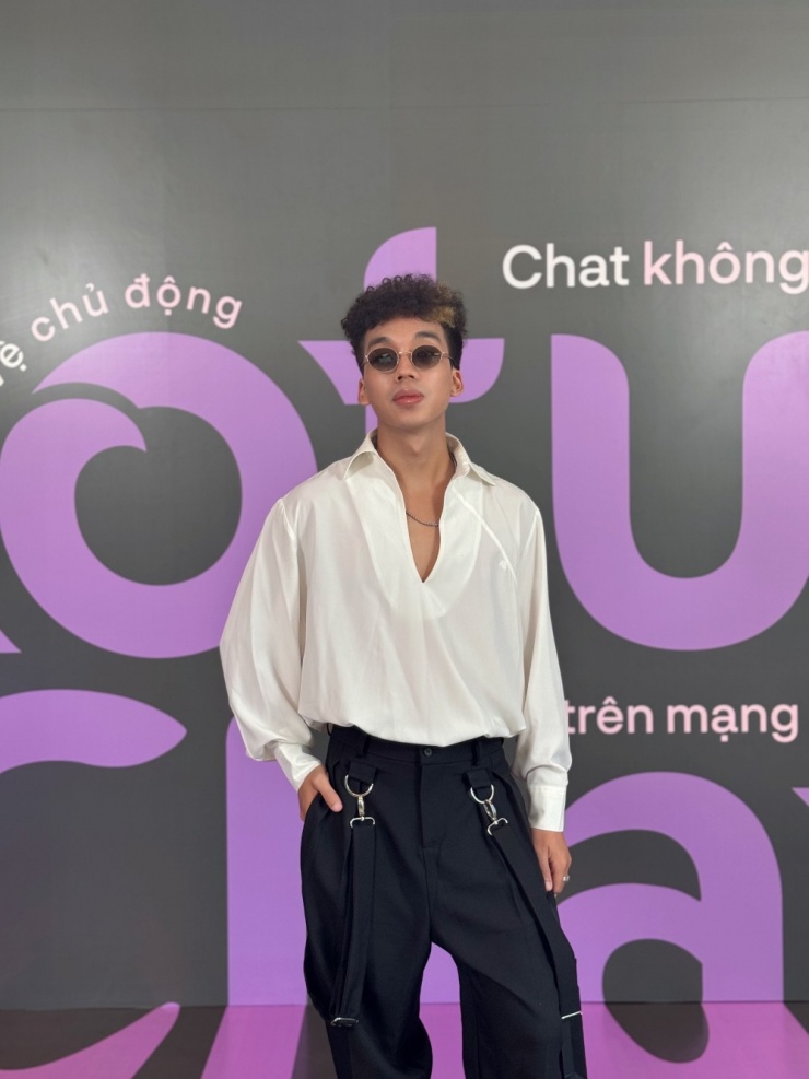 Trung Nghĩa được nhớ đến với vai Bông Cúc.