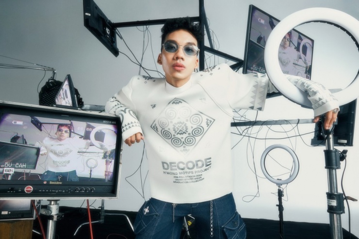 Trung Nghĩa cho biết, anh rất đam mê nghệ thuật dù học báo chí.