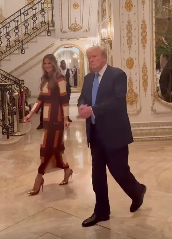 Bà Melania song hành cùng chồng đến tiệc Tạ ơn tối 28/11. Ảnh: X