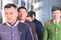 VIDEO: Công an làm việc với nhóm "vệ sĩ" dẹp đường cho đoàn xe đám cưới