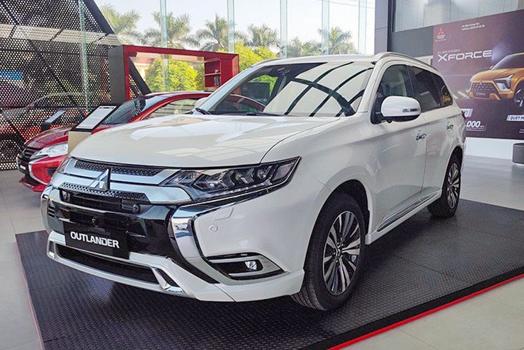 Mitsubishi Outlander hụt hơi về doanh số với các đối thủ khác - 1