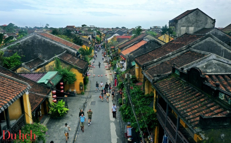 Mùa rêu gieo thương nhớ làm say lòng du khách đến với phố cổ Hội An - 1