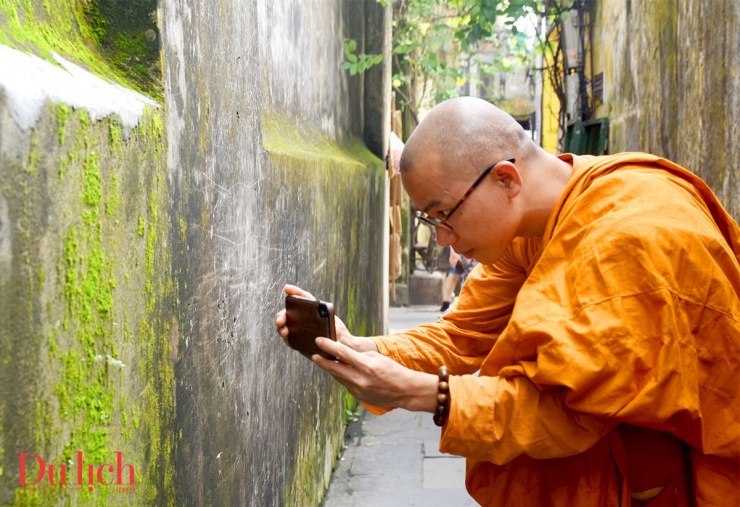 Mùa rêu gieo thương nhớ làm say lòng du khách đến với phố cổ Hội An - 12