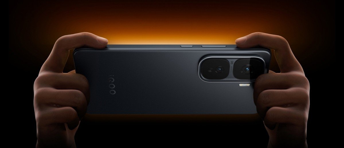 Cả hai điện thoại Vivo iQOO Neo10 đều có camera chính 50MP.