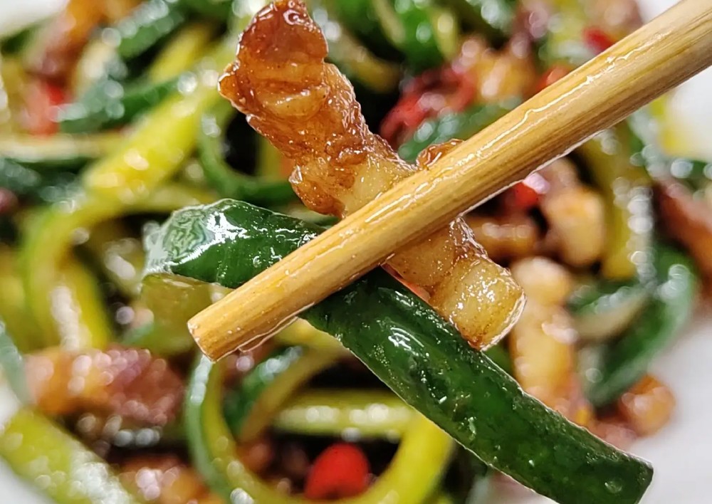 Cách làm dưa chuột xào thịt giòn ngon, ai cũng mê - 12