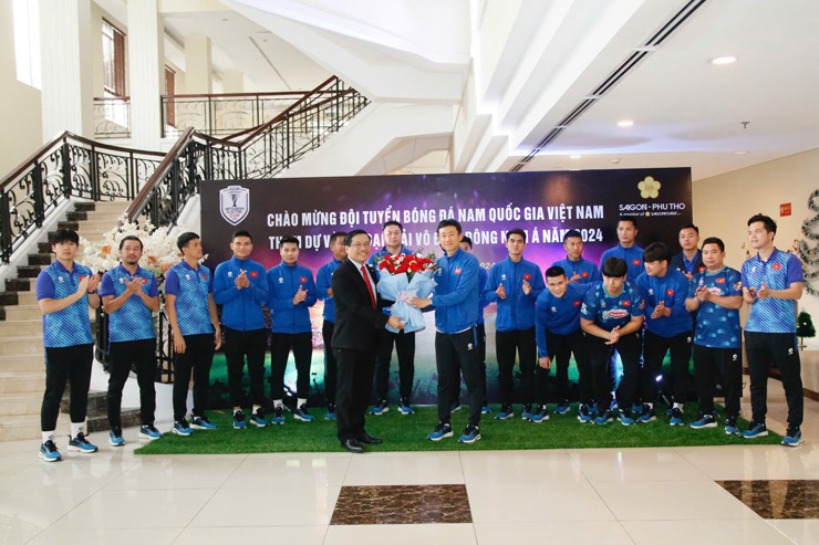 Các cầu thủ Việt Nam trở về từ Hàn Quốc, sau đó nhanh chóng di chuyển đi&nbsp;Phú Thọ để tiếp tục rèn quân
