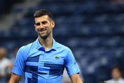 Thể thao - Djokovic bắt chước Nadal, bị tố phá hỏng buổi chia tay của &quot;Vua đất nện&quot;