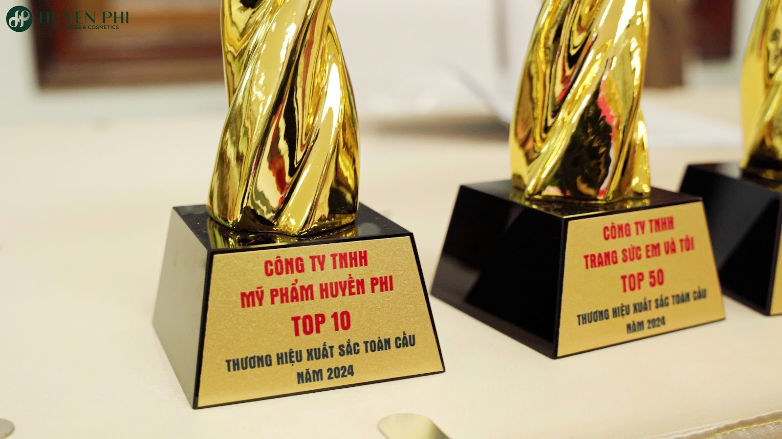 Huyền Phi Wellness &amp; Cosmetics với sứ mệnh giúp chăm sóc sức khỏe và sắc đẹp toàn diện cho hàng triệu người Việt