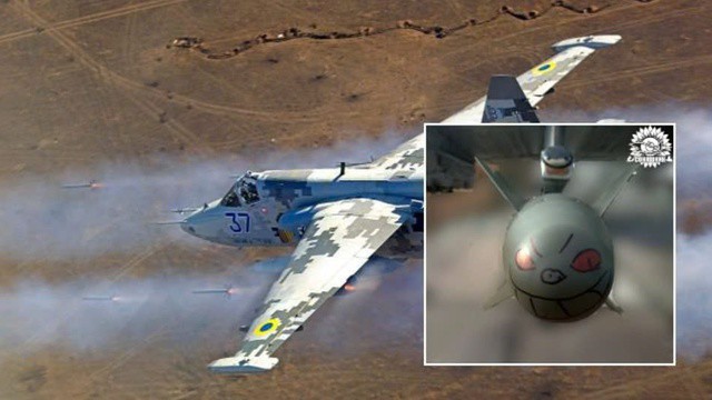 Tiêm kích Su-25 và bom dẫn đường AASM. (Nguồn: Mạng xã hội X)